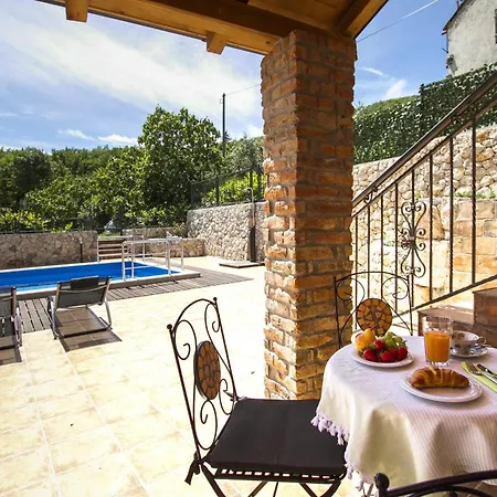 Geraeumiges In Mit Privatem Pool Holiday home *