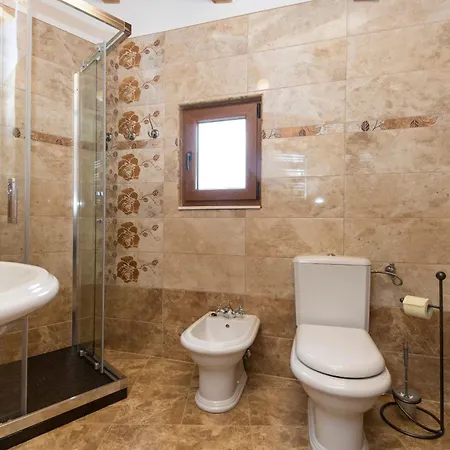 Holiday home Geraeumiges In Mit Privatem Pool