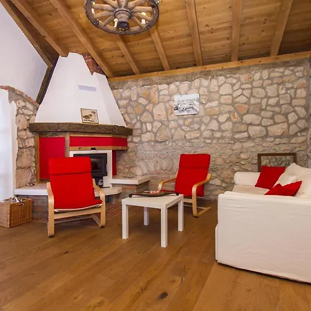 Holiday home Geraeumiges In Mit Privatem Pool