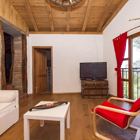 Holiday home Geraeumiges In Mit Privatem Pool Brsec